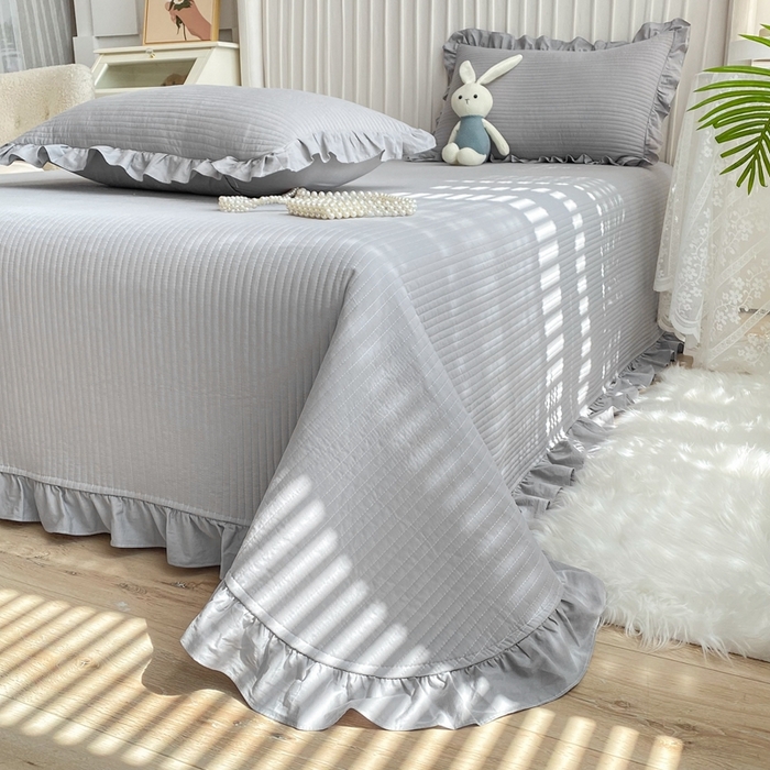 91家纺网 家纺一手货源 找家纺 大境 2024新款40S全棉水洗棉韩版荷叶边夹棉床盖三件套 静谧灰