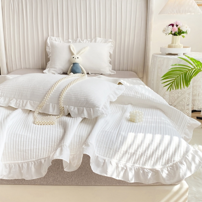 91家纺网 家纺一手货源 找家纺 大境 2024新款40S全棉水洗棉韩版荷叶边夹棉床盖三件套 云朵白