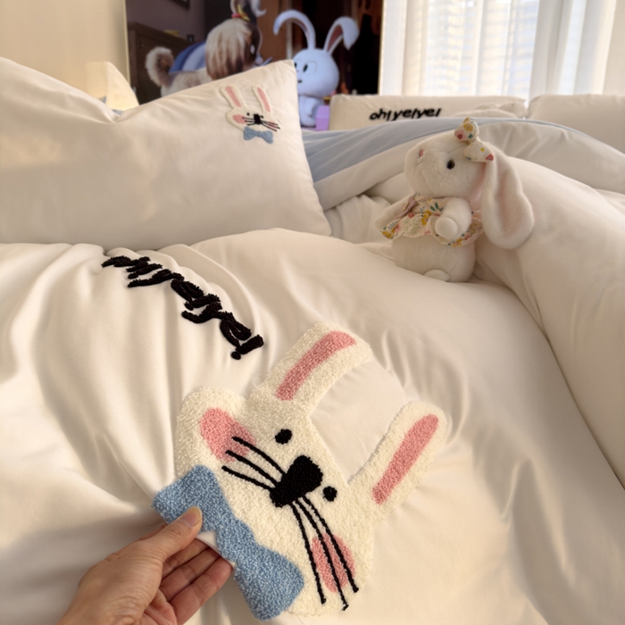 91家纺网 家纺一手货源 找家纺 曼谷家纺 新款毛巾绣四件套小狗图案柔软磨毛床上用品水洗棉套件