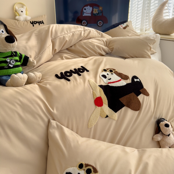 91家纺网 家纺一手货源 找家纺 曼谷家纺 新款毛巾绣四件套小狗图案柔软磨毛床上用品水洗棉套件 飞行员-奶茶