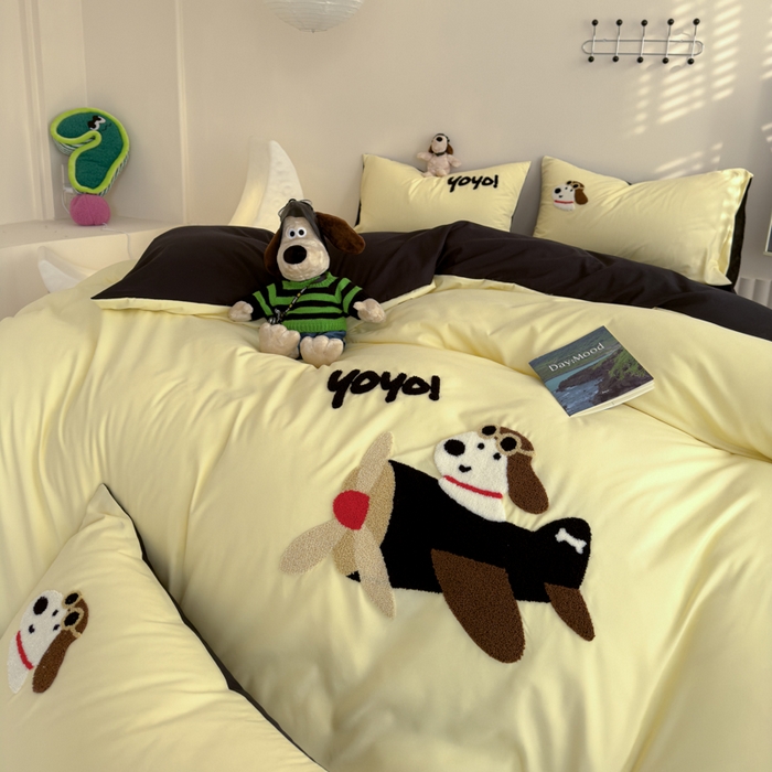 91家纺网 家纺一手货源 找家纺 曼谷家纺 新款毛巾绣四件套小狗图案柔软磨毛床上用品水洗棉套件 飞行员-芝士黑