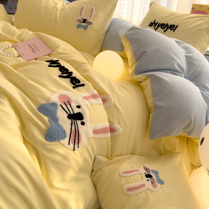 91家纺网 家纺一手货源 找家纺 曼谷家纺 新款毛巾绣四件套小狗图案柔软磨毛床上用品水洗棉套件 长耳兔-芝士蓝