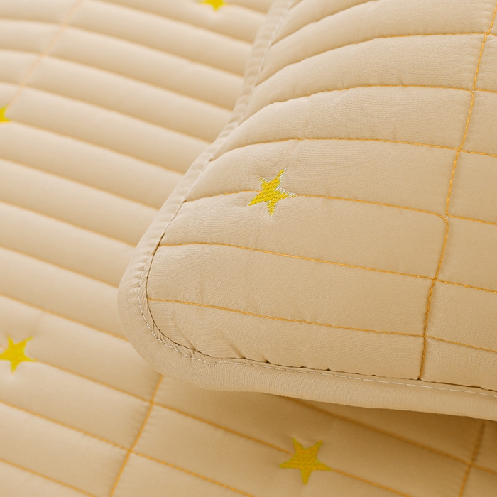 91家纺网 家纺一手货源 找家纺 丝涟家居 2025新款A类水洗亲肤棉刺绣防水防污床笠--星河 星河-卡其