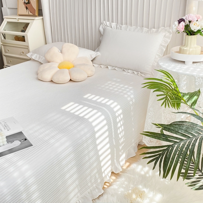 91家纺网 家纺一手货源 找家纺 大境 2024新款40S全棉水洗棉韩版荷叶边夹棉床盖三件套 云朵白