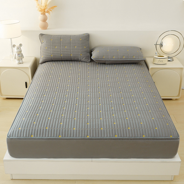 91家纺网 家纺一手货源 找家纺 丝涟家居 2025新款A类水洗亲肤棉刺绣防水防污床笠--星河 星河-灰色