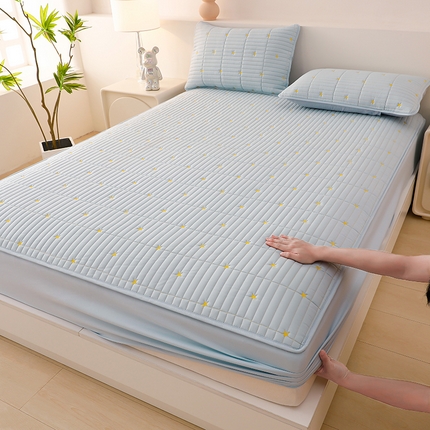 91家纺网 家纺一手货源 找家纺 丝涟家居 2025新款A类水洗亲肤棉刺绣防水防污床笠--星河 星河-湖蓝