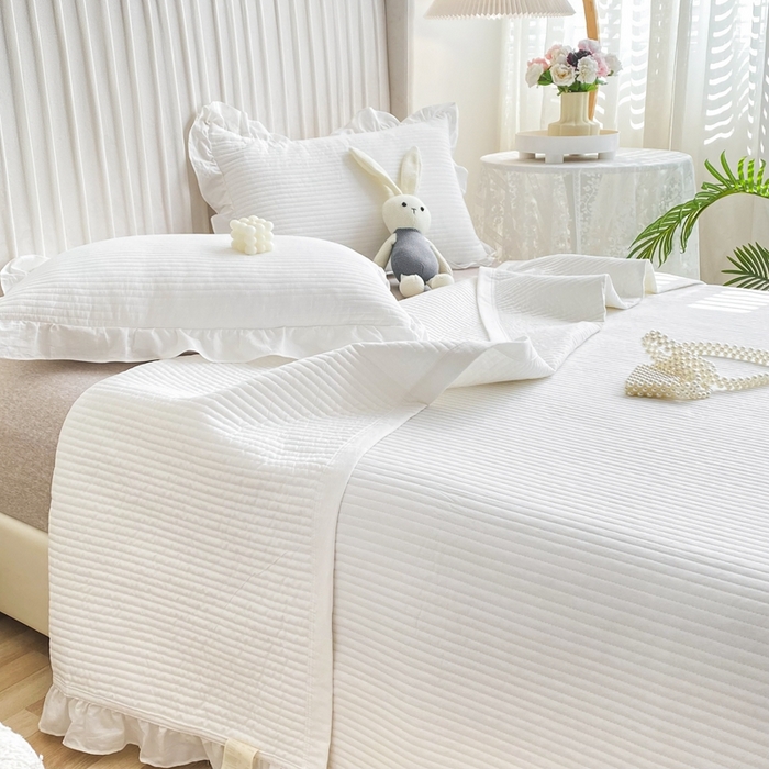 91家纺网 家纺一手货源 找家纺 大境 2024新款40S全棉水洗棉韩版荷叶边夹棉床盖三件套 云朵白