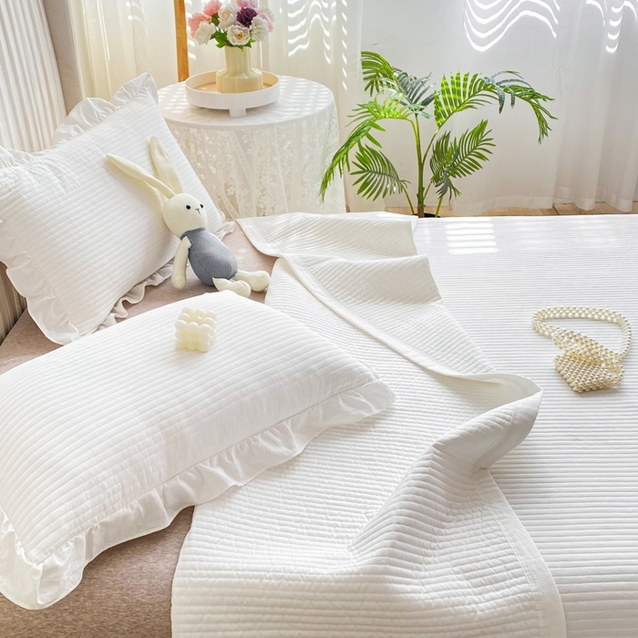 91家纺网 家纺一手货源 找家纺 大境 2024新款40S全棉水洗棉韩版荷叶边夹棉床盖三件套 云朵白