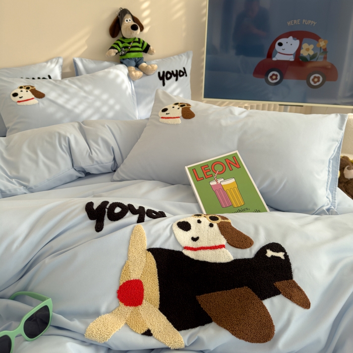 91家纺网 家纺一手货源 找家纺 曼谷家纺 新款毛巾绣四件套小狗图案柔软磨毛床上用品水洗棉套件 飞行员-天蓝