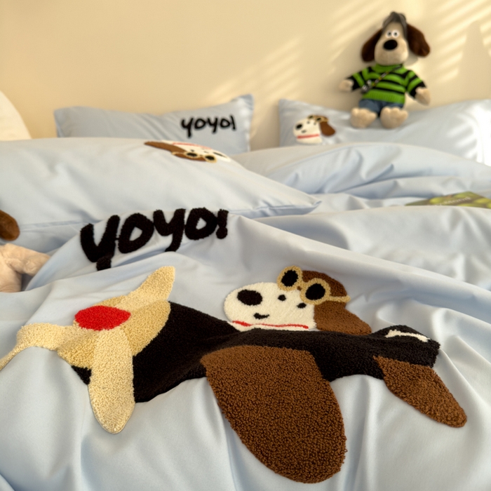 91家纺网 家纺一手货源 找家纺 曼谷家纺 新款毛巾绣四件套小狗图案柔软磨毛床上用品水洗棉套件 飞行员-天蓝