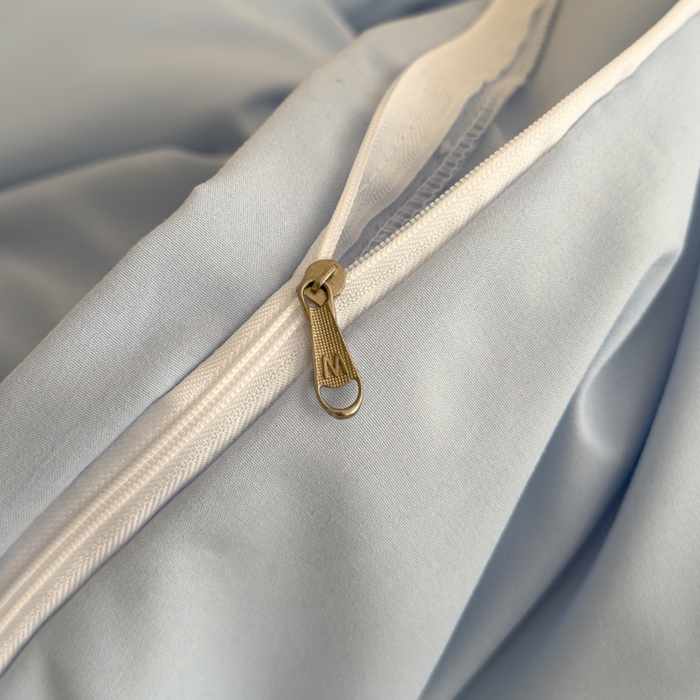 91家纺网 家纺一手货源 找家纺 曼谷家纺 新款毛巾绣四件套小狗图案柔软磨毛床上用品水洗棉套件 飞行员-天蓝