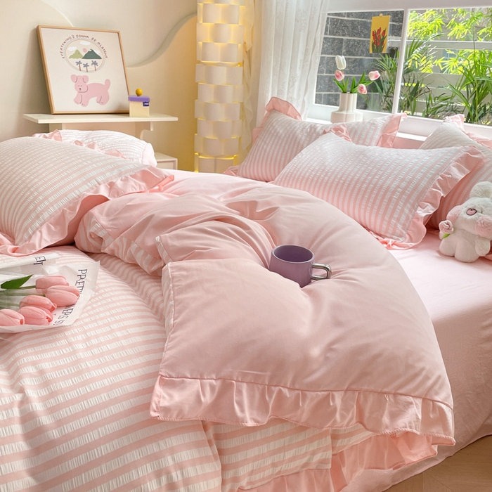 91家纺网 家纺一手货源 找家纺 苏木年华 2024新款水洗棉竖条纹泡泡纱小清新花边四件套 泡泡纱- 初恋粉