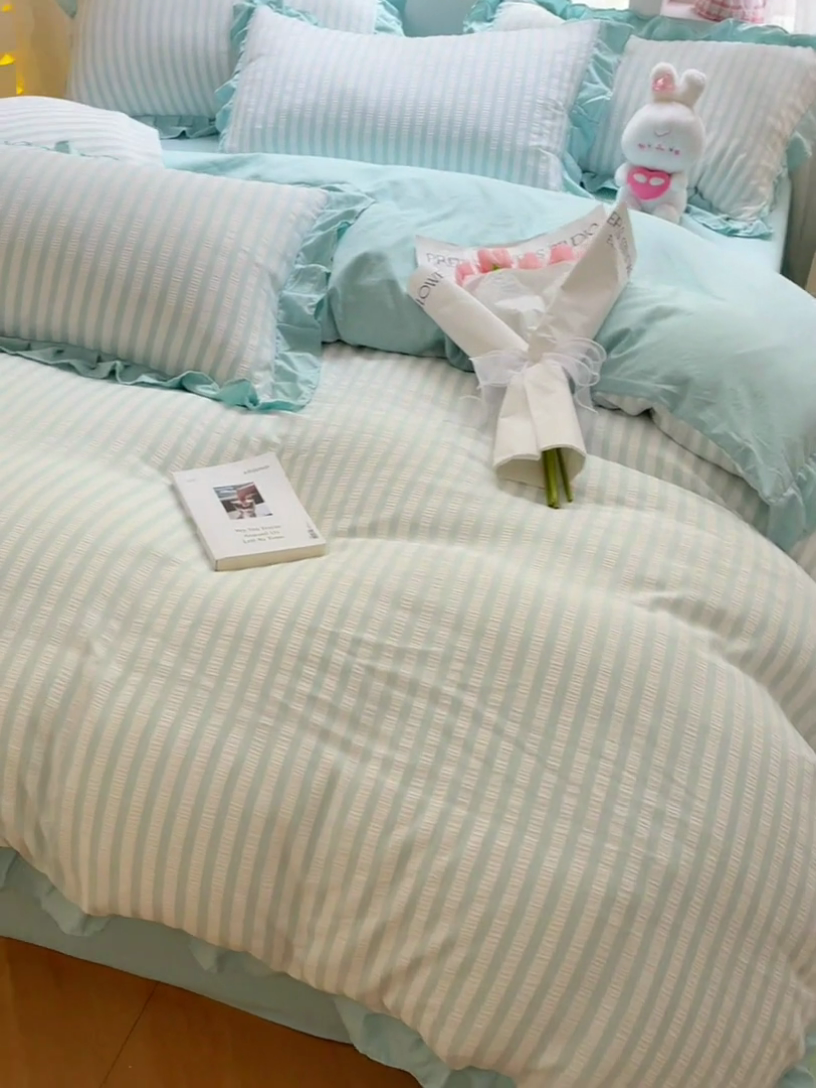 91家纺网 家纺一手货源 找家纺 苏木年华 2024新款水洗棉竖条纹泡泡纱小清新花边四件套 泡泡纱-浅蓝