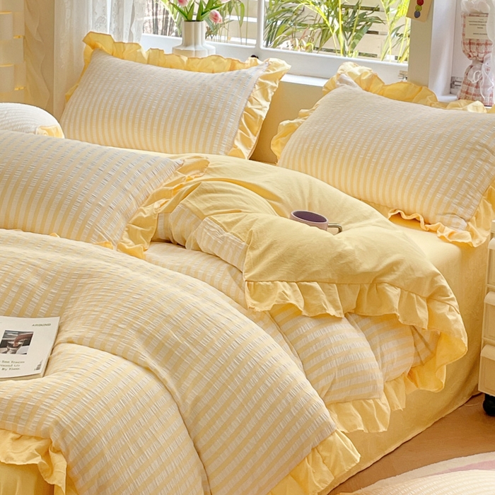 91家纺网 家纺一手货源 找家纺 苏木年华 2024新款水洗棉竖条纹泡泡纱小清新花边四件套 泡泡纱- 鹅黄