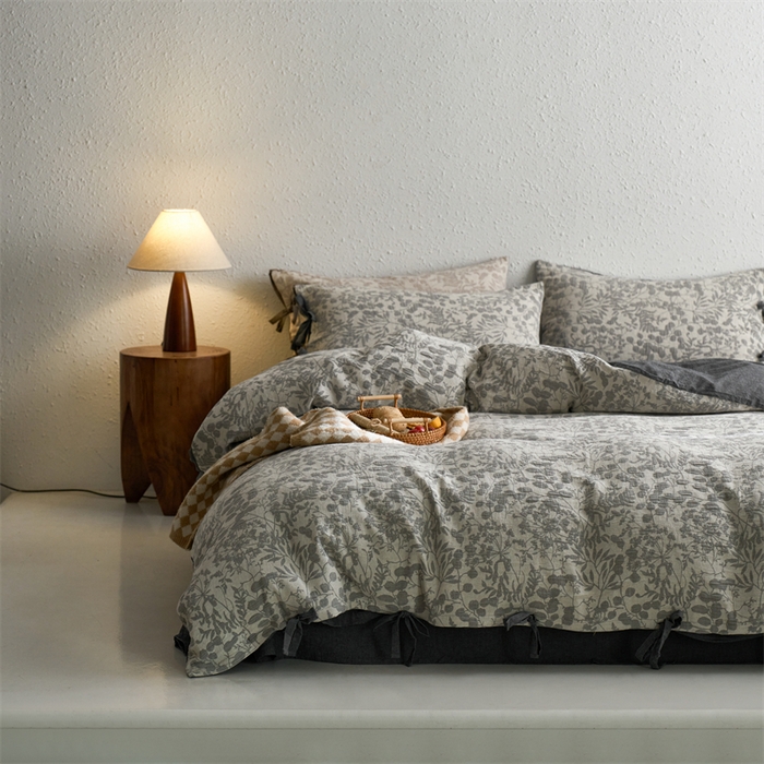 91家纺网 家纺一手货源 找家纺 安莱生活 2024新款高端双层纱栀子花色织大提花蝴蝶结工艺款四件套 栀子花-深灰