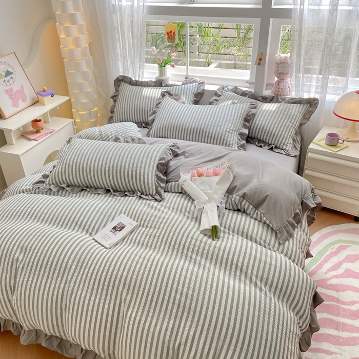 91家纺网 家纺一手货源 找家纺 苏木年华 2024新款水洗棉竖条纹泡泡纱小清新花边四件套 泡泡纱- 浅灰