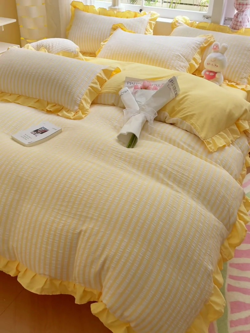 91家纺网 家纺一手货源 找家纺 苏木年华 2024新款水洗棉竖条纹泡泡纱小清新花边四件套 泡泡纱- 鹅黄