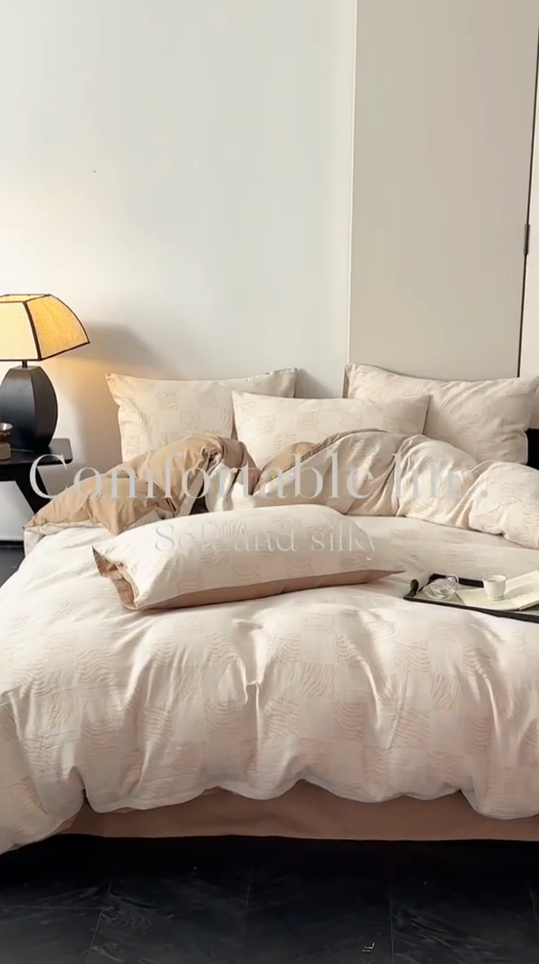 91家纺网 家纺一手货源 找家纺 苏木年华 2024新款A类全棉三层纱提花四件套--方格系列 方格咖