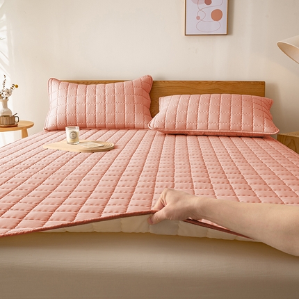 91家纺网 家纺一手货源 找家纺 花言狐语 2025新款A类原棉防水防污床垫-艾薇格系列 艾薇格-玉色