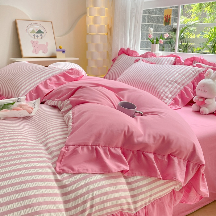 91家纺网 家纺一手货源 找家纺 苏木年华 2024新款水洗棉竖条纹泡泡纱小清新花边四件套 泡泡纱- 蜜桃粉