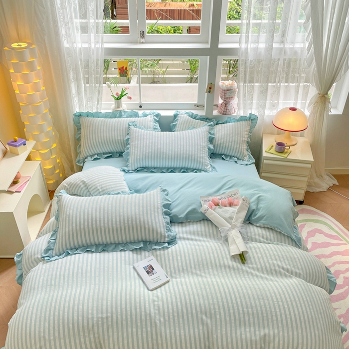 91家纺网 家纺一手货源 找家纺 苏木年华 2024新款水洗棉竖条纹泡泡纱小清新花边四件套 泡泡纱-浅蓝