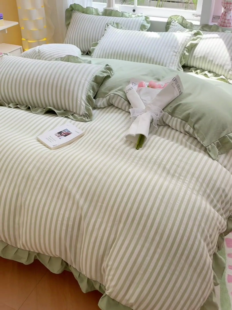 91家纺网 家纺一手货源 找家纺 苏木年华 2024新款水洗棉竖条纹泡泡纱小清新花边四件套 泡泡纱- 草绿
