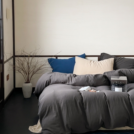 91家纺网 家纺一手货源 找家纺 例外Home 2024新款A类双层皱皱纱全棉四件套-美拉德 黑茶燕麦（枕各1只）