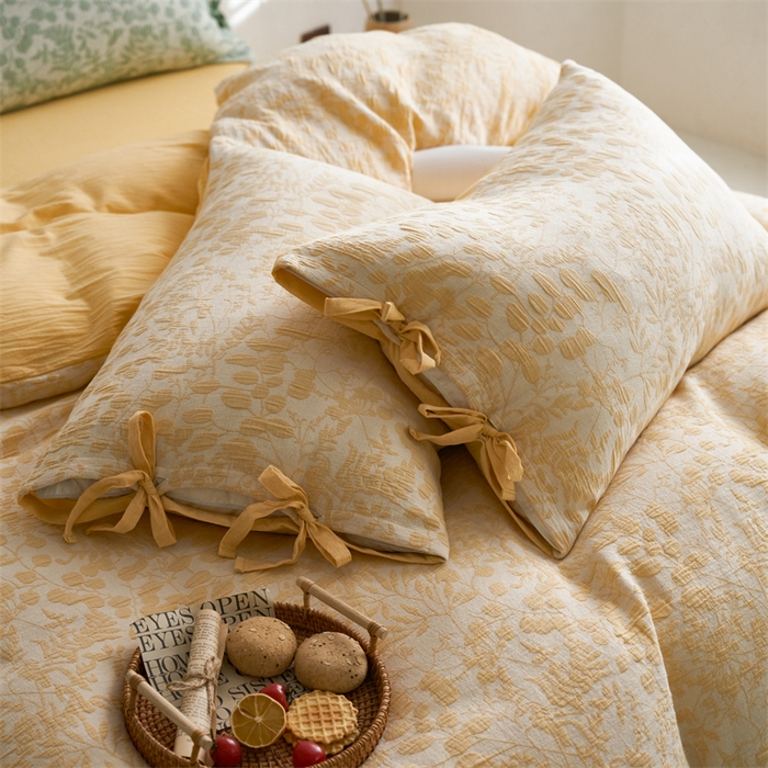 91家纺网 家纺一手货源 找家纺 安莱生活 2024新款高端双层纱栀子花色织大提花蝴蝶结工艺款四件套 栀子花-姜黄