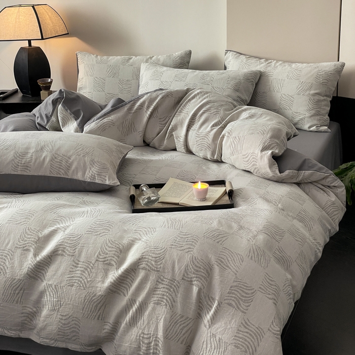 91家纺网 家纺一手货源 找家纺 苏木年华 2024新款A类全棉三层纱提花四件套--方格系列 方格灰