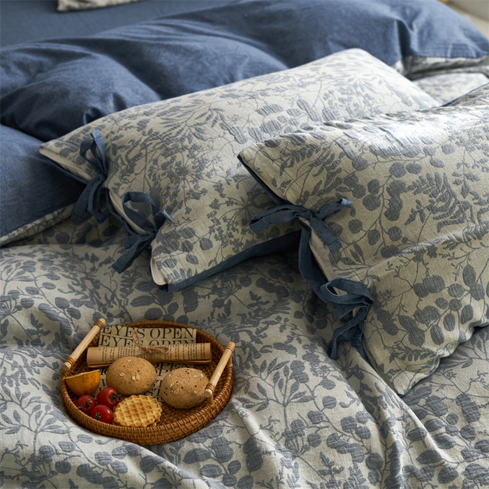 91家纺网 家纺一手货源 找家纺 安莱生活 2024新款高端双层纱栀子花色织大提花蝴蝶结工艺款四件套 栀子花-深蓝