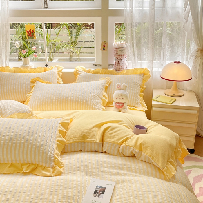 91家纺网 家纺一手货源 找家纺 苏木年华 2024新款水洗棉竖条纹泡泡纱小清新花边四件套 泡泡纱- 鹅黄