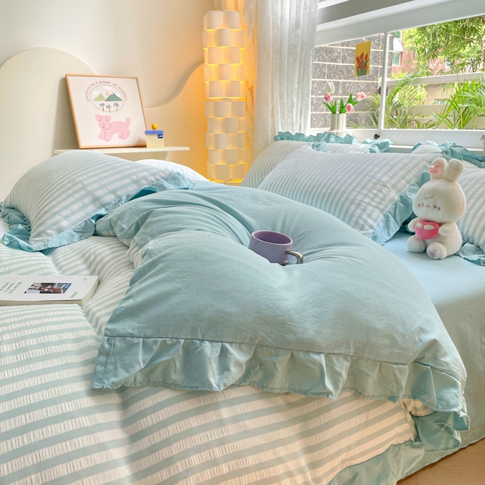 91家纺网 家纺一手货源 找家纺 苏木年华 2024新款水洗棉竖条纹泡泡纱小清新花边四件套 泡泡纱-浅蓝