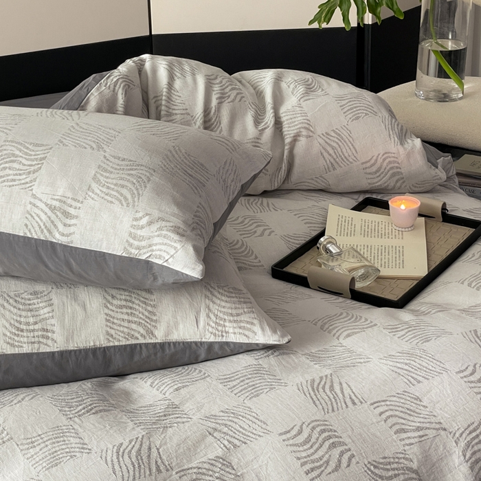 91家纺网 家纺一手货源 找家纺 苏木年华 2024新款A类全棉三层纱提花四件套--方格系列 方格灰