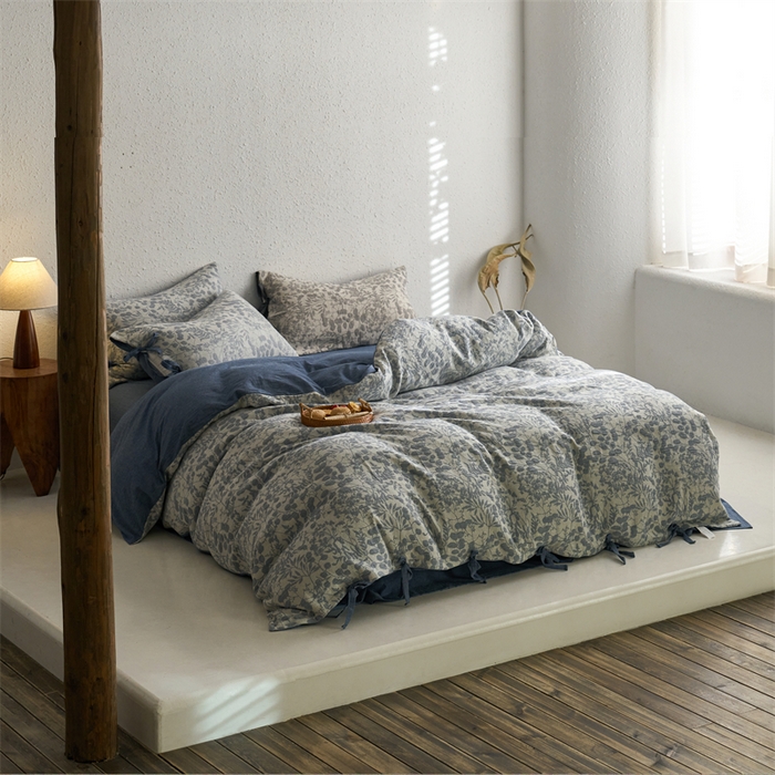 91家纺网 家纺一手货源 找家纺 安莱生活 2024新款高端双层纱栀子花色织大提花蝴蝶结工艺款四件套 栀子花-深蓝