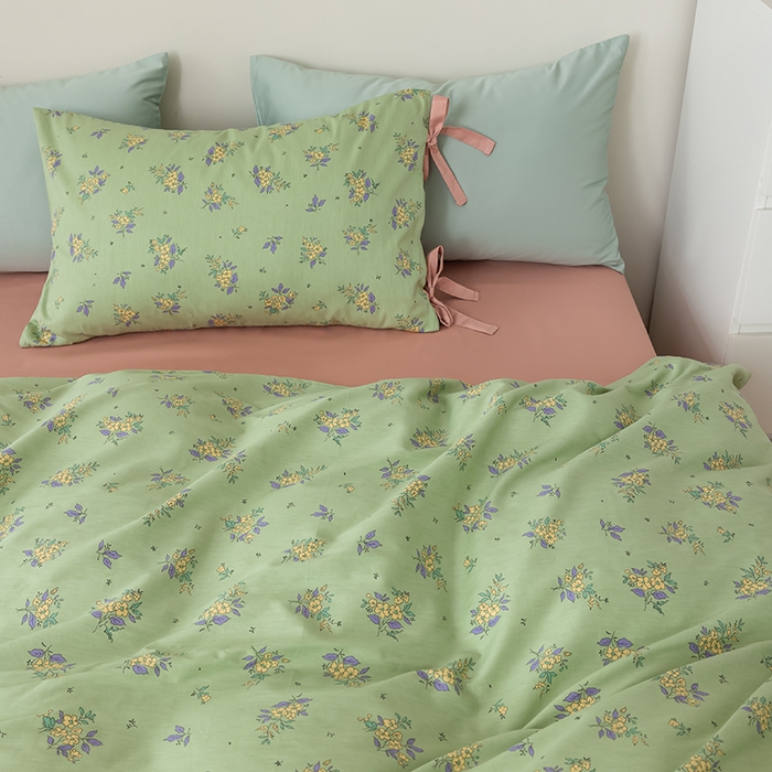 91家纺网 家纺一手货源 找家纺 绫韵家纺 2024新春全棉ins田园风13372小碎花蝴蝶结系绳款四件套系列 绿意-海棠红