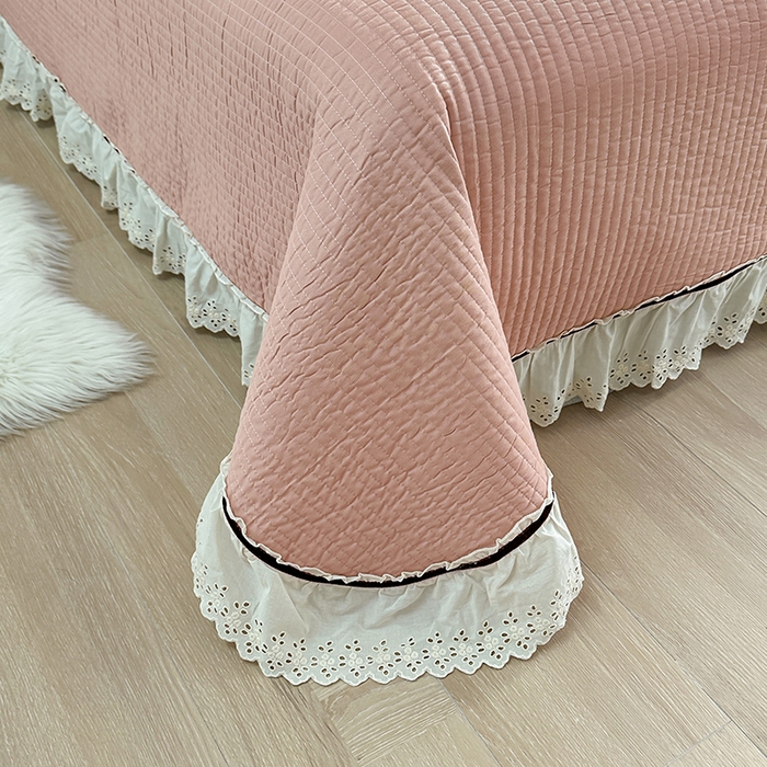 91家纺网 家纺一手货源 找家纺 上喜 热卖双层纱花边款床盖三件套 冰莓粉