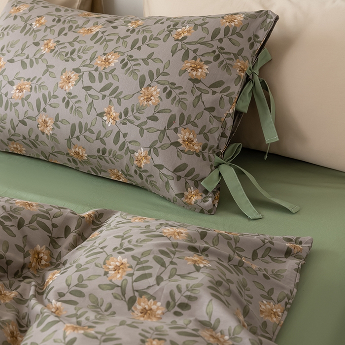 91家纺网 家纺一手货源 找家纺 绫韵家纺 2024新春全棉ins田园风13372小碎花蝴蝶结系绳款四件套系列 满栀·松霜绿