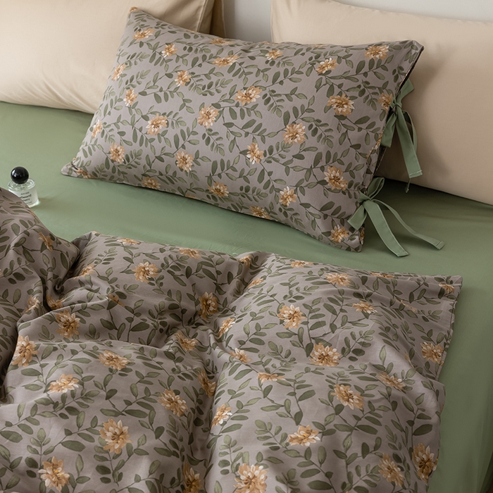 91家纺网 家纺一手货源 找家纺 绫韵家纺 2024新春全棉ins田园风13372小碎花蝴蝶结系绳款四件套系列 满栀·松霜绿