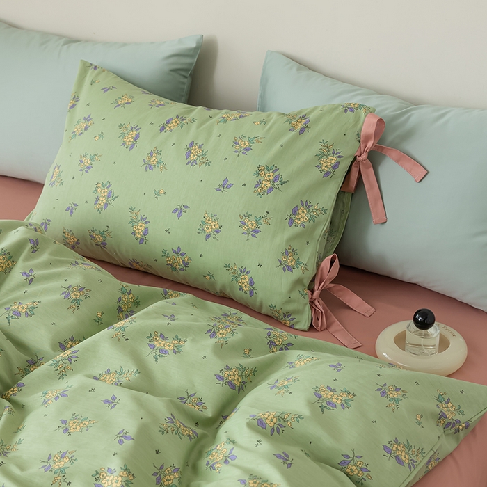 91家纺网 家纺一手货源 找家纺 绫韵家纺 2024新春全棉ins田园风13372小碎花蝴蝶结系绳款四件套系列 绿意-海棠红