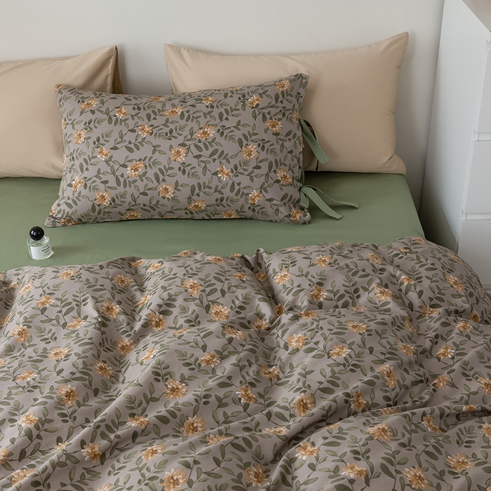 91家纺网 家纺一手货源 找家纺 绫韵家纺 2024新春全棉ins田园风13372小碎花蝴蝶结系绳款四件套系列 满栀·松霜绿