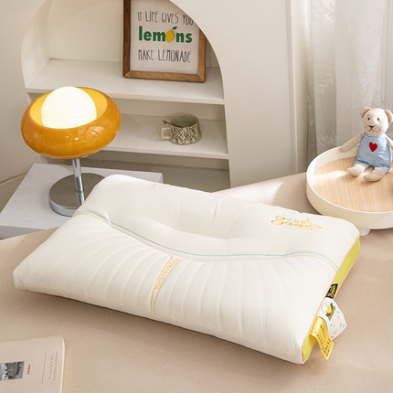 91家纺网 家纺一手货源 找家纺 （总）织布人 2024新款枕芯小奶蕉定型乳胶枕牵引颈椎枕头护颈椎助睡眠枕头枕芯