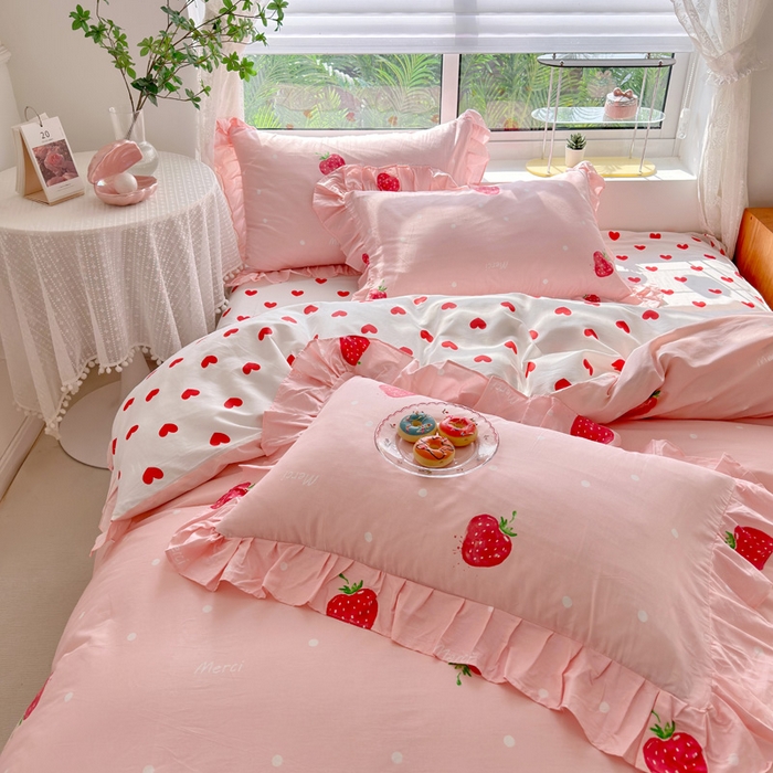 91家纺网 家纺一手货源 找家纺 亲亲公主 2025新款全棉韩版印花床裙四件套 爱心草莓