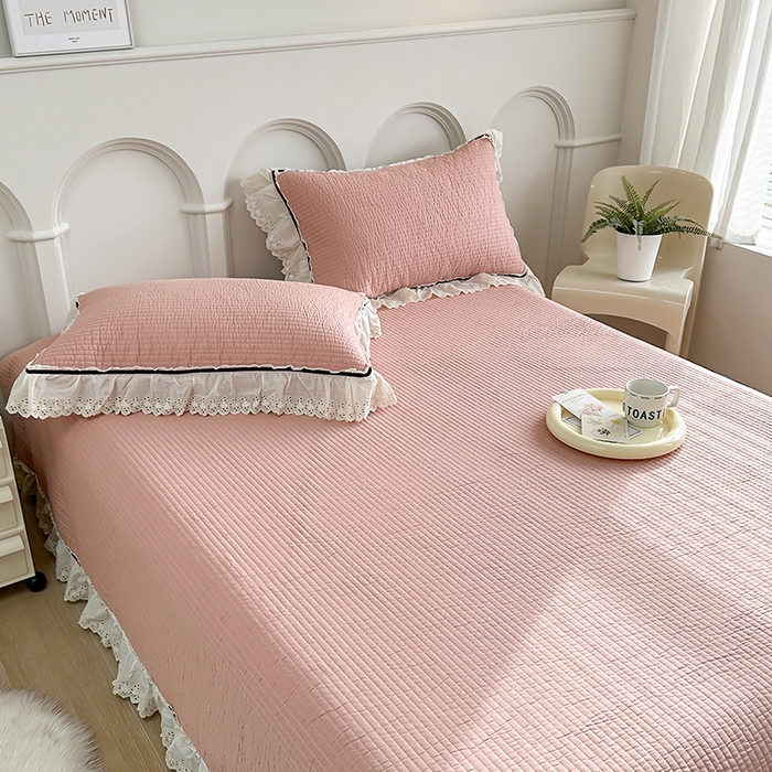 91家纺网 家纺一手货源 找家纺 上喜 热卖双层纱花边款床盖三件套 冰莓粉