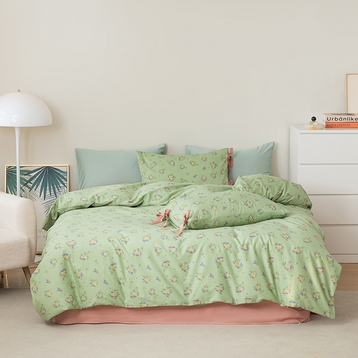 91家纺网 家纺一手货源 找家纺 绫韵家纺 2024新春全棉ins田园风13372小碎花蝴蝶结系绳款四件套系列 绿意-海棠红