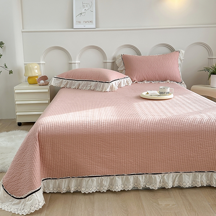 91家纺网 家纺一手货源 找家纺 上喜 热卖双层纱花边款床盖三件套 冰莓粉