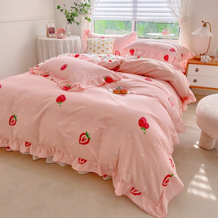 91家纺网 家纺一手货源 找家纺 亲亲公主 2025新款全棉韩版印花床裙四件套 爱心草莓