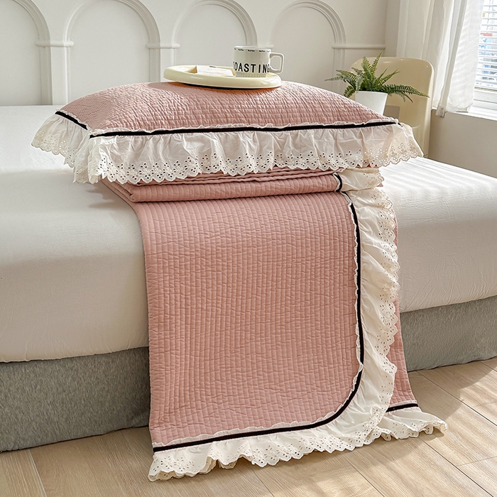 91家纺网 家纺一手货源 找家纺 上喜 热卖双层纱花边款床盖三件套 冰莓粉