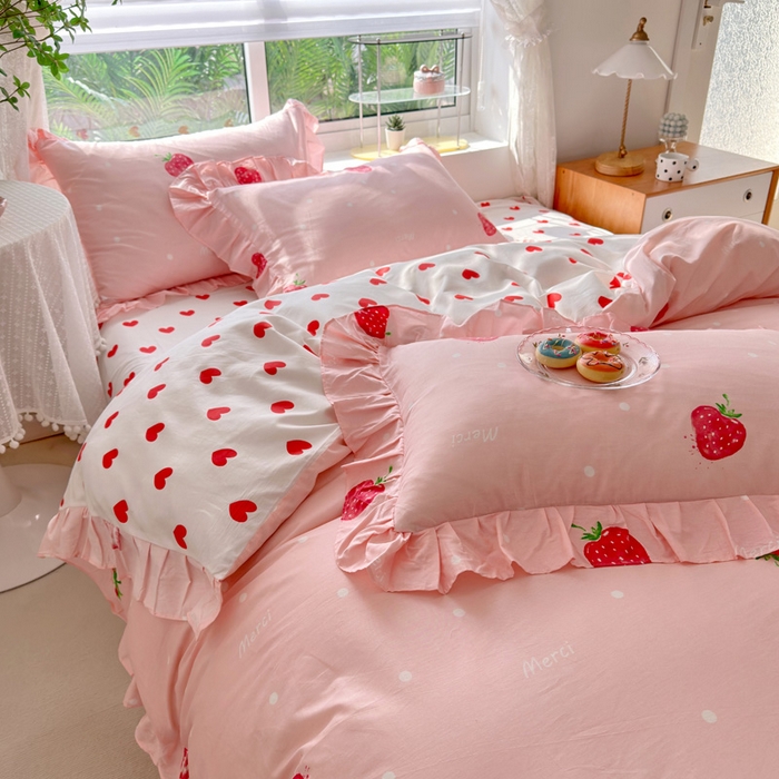 91家纺网 家纺一手货源 找家纺 亲亲公主 2025新款全棉韩版印花床裙四件套 爱心草莓