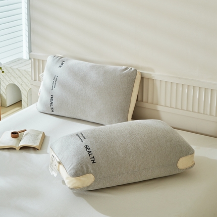 91家纺网 家纺一手货源 找家纺 梵希良品 2024新款日式针织呵护枕超柔羽丝绒枕头枕芯 灰色