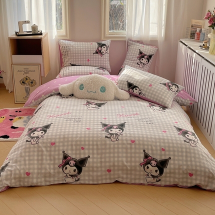 91家纺网 家纺一手货源 找家纺 桃喜 2024新款三丽鸥40支13372全棉四件套-库洛米 格子库洛米